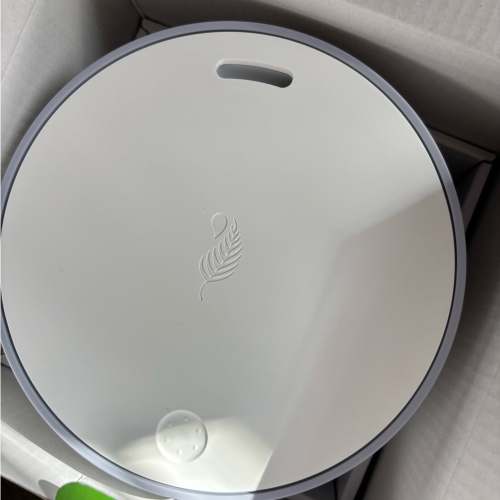 White Aromatherapy Diffuser - Picture 5 of 5